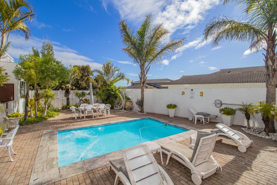 8 Bedroom Property for Sale in Country Club Western Cape